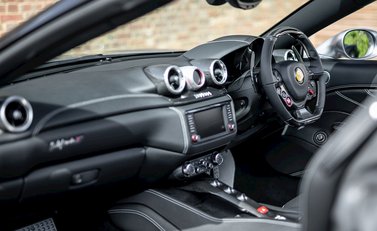 Ferrari California T 18