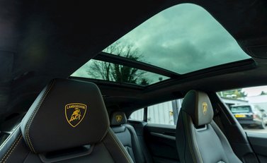 Lamborghini Urus 14