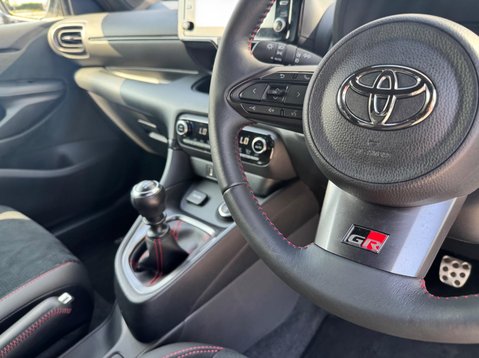 Toyota Yaris GR-Y CIRCUIT 27