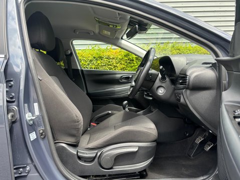 Hyundai BAYON T-GDI PREMIUM MHEV 13