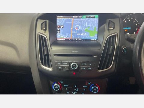 Ford Focus 1.0T EcoBoost Titanium Euro 6 (s/s) 5dr 9