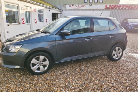 Skoda Fabia 1.2 SE TSI LOOK! £20.00 R/TAX .. 6 MAIN DEALER SERVICES! 1 OWNER..P/SENSORS 12