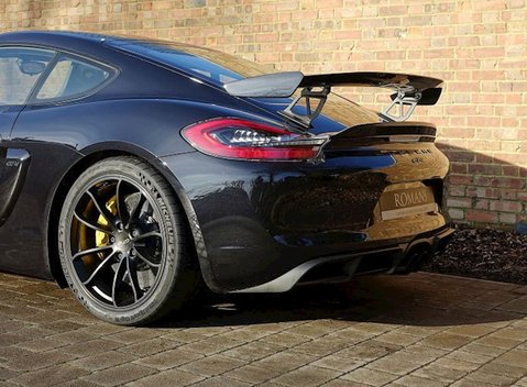 Porsche Cayman GT4 3