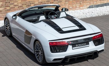 Audi R8 V10 Plus Spyder 11