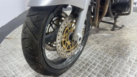 Kawasaki ZR Z750 2002 35K RUNNING PROJECT BIKE 750CC TOUER COMMUTER 30