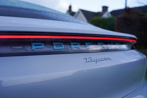 Porsche Taycan Performance Plus 93.4kWh 21