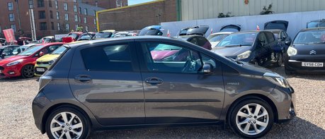 Toyota Yaris T SPIRIT HYBRID.. AUTOMATIC.. 13 SERVICES..1 PREVIOUS KEEPER.. £20 R/TAX 1