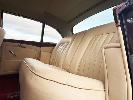 Bentley S1 Continental Mulliner Flying Spur 57