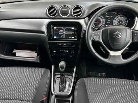 Suzuki Vitara SZ-T MHEV 3