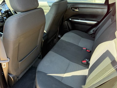 Suzuki Vitara SZ-T BOOSTERJET MHEV 28