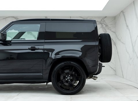 Land Rover Defender 90 V8 Bond Edition 27