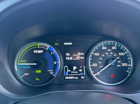 Mitsubishi Outlander 2.4h TwinMotor 13.8kWh Exceed Safety CVT 4WD Euro 6 (s/s) 5dr 39