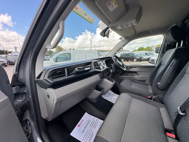 Volkswagen Transporter AUTO LWB [SOLD CR] L2H1 Low Roof Highline T30 Air Con Alloys Sensors EURO 6 12