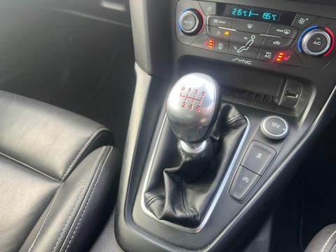 Ford Focus 2.0T EcoBoost ST-3 Euro 6 (s/s) 5dr 29