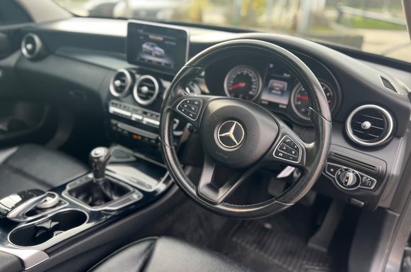 Mercedes-Benz C Class C200 SE PETROL 4 Door 17
