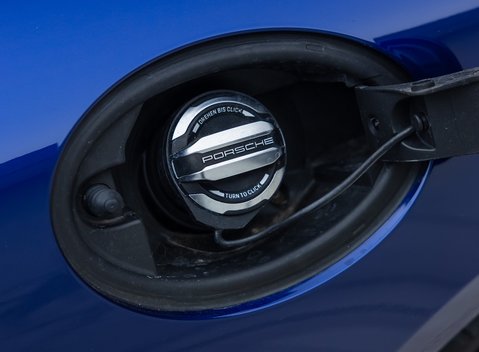 Porsche Cayman GT4 (718) 33