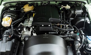 Land Rover Defender 110 Heritage 28