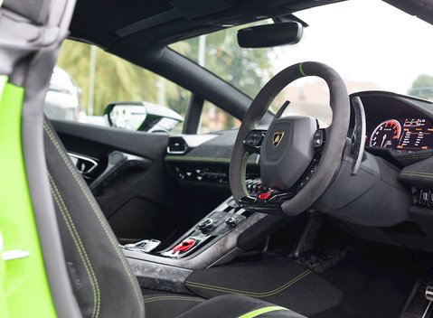 Lamborghini Huracan Spyder LP640-4 Performante 13