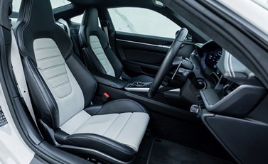 Porsche 911 Turbo S 12