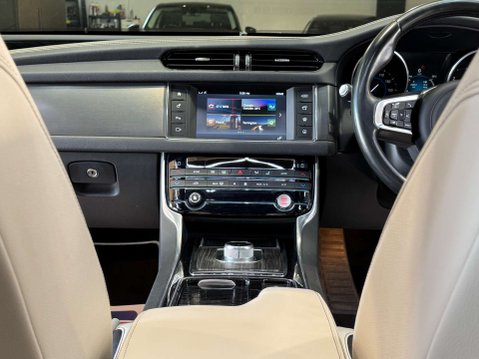 Jaguar XF 3.0 XF V6 S D Auto 4dr 44