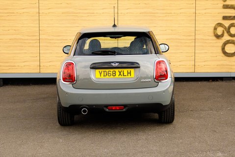 Mini Hatch COOPER 6