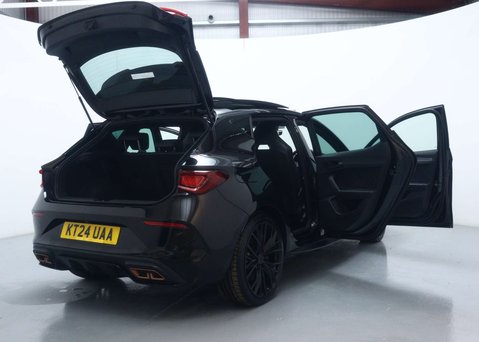 Cupra Leon 1.4 eHybrid 12.8kWh VZ2 Design Edition Hatchback 5dr Petrol Plug-in Hybrid 64