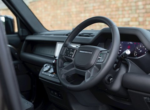 Land Rover Defender 110 X P400 11
