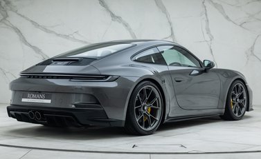 Porsche 911 GT3 TOURING (992) 6