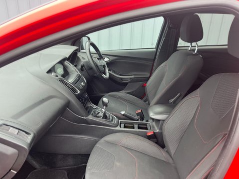 Ford Focus 1.0T EcoBoost ST-Line Euro 6 (s/s) 5dr 35