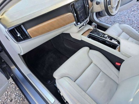 Volvo S90 2.0 D4 Inscription Pro Saloon 4dr Diesel Auto Euro 6 (s/s) (190 ps) 35