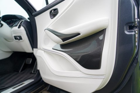 Aston Martin DBX 707 13