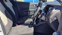 Renault Captur 1.5 dCi ENERGY Iconic SUV 5dr Diesel EDC Euro 6 (s/s) (90 ps) 17