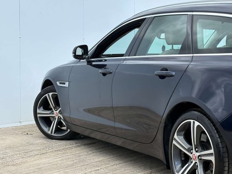 Jaguar XF 2.0 XF Portfolio D AWD Auto 4WD 5dr 39