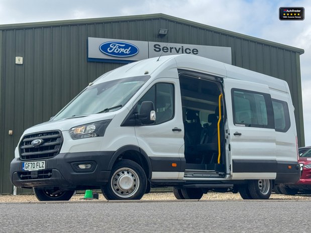 Ford Transit Minibus XLWB L4H3 High Roof 17 Seats Camera Trend SELECT 1