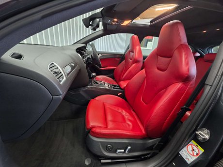 Audi RS4 4.2 FSI V8 Estate 5dr Petrol S Tronic quattro Euro 5 (450 ps) 6