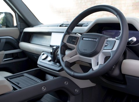 Land Rover Defender 110 HSE D240 11