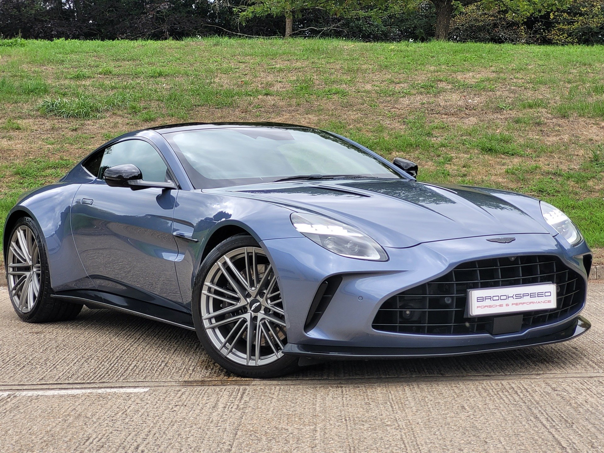 2025 ASTON MARTIN VANTAGE