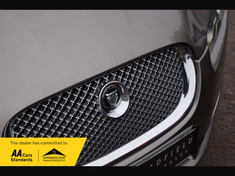 Jaguar XF 3.0 XF Premium Luxury V6 Auto 4dr 9