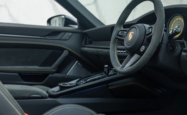 Porsche 911 Targa 4 GTS (992) 16