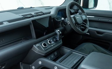 Land Rover Defender 90 V8 CARPATHIAN EDITION 19