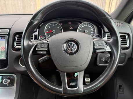 Volkswagen Touareg 3.0 TDI V6 BlueMotion Tech R-Line Tiptronic 4WD Euro 6 (s/s) 5dr 18
