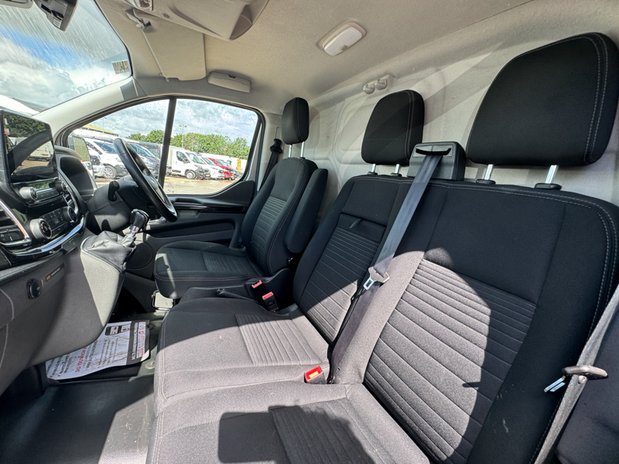 Ford Transit Custom LWB L2H1 [SOLD MM] Low Roof Limited 300 Air Con Alloys Sensors EURO 6 13
