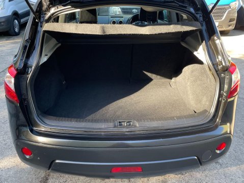 Nissan Qashqai 2.0 dCi Tekna Auto 4WD Euro 5 5dr (AVM) 13