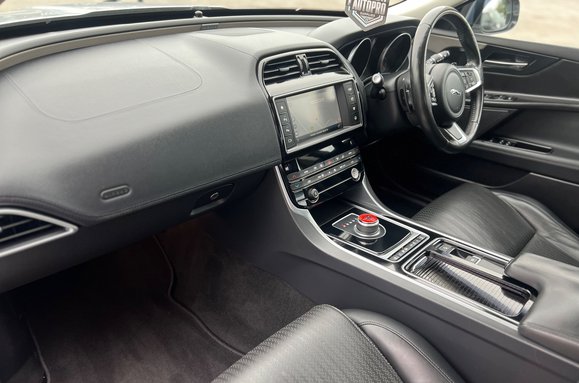 Jaguar XE 2.0 D PORTFOLIO AUTO 31