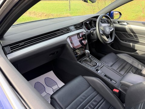 Volkswagen Passat 2.0 TDI R-Line DSG Euro 6 (s/s) 5dr 43