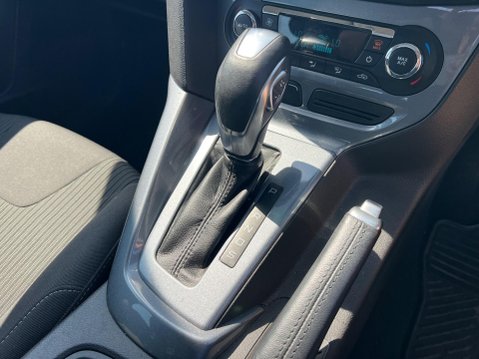 Ford Focus 1.6 Titanium Navigator Powershift Euro 5 5dr 37