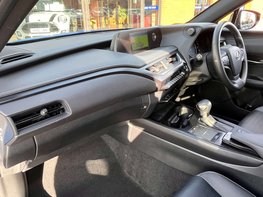 Lexus Ux 2.0 UX 250h 4x2 CVT 5dr 16