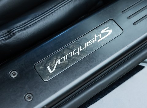 Aston Martin Vanquish S 22