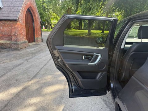 Land Rover Discovery Sport 2.0 Discovery Sport Black HSE SD4 Auto 4WD 5dr 13