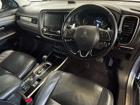 Mitsubishi Outlander 2.0 Outlander Exceed CVT 4WD 5dr 14